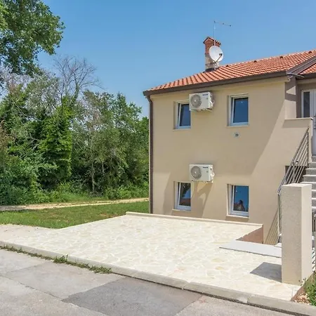 Apartament Dina